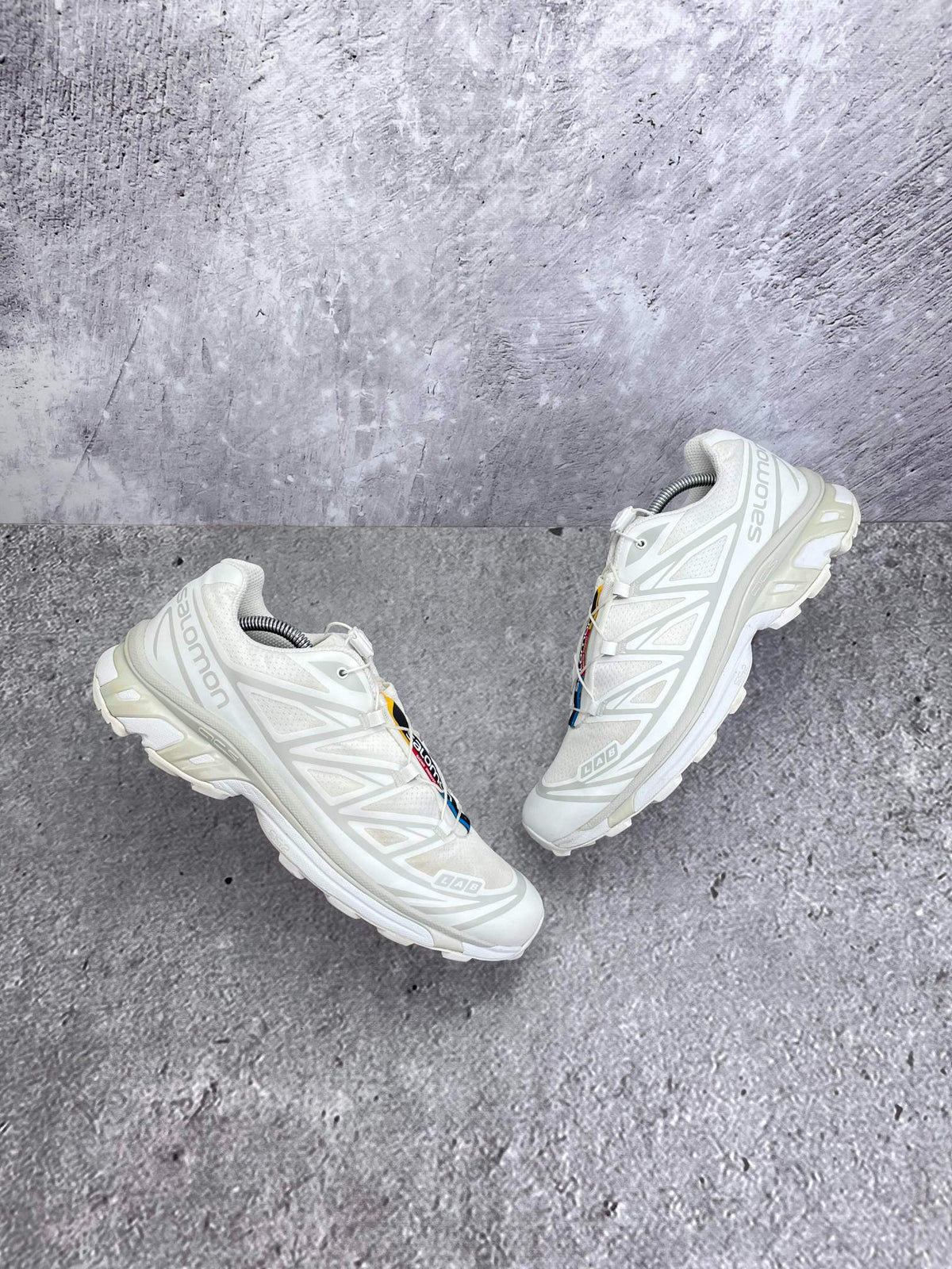 Salomon XT-6 White Lunar Rock — buty sportowe męskie w bardzo dobrym stanie rozmiar 44 1/3, widok z góry na zewnętrzną stronę butów