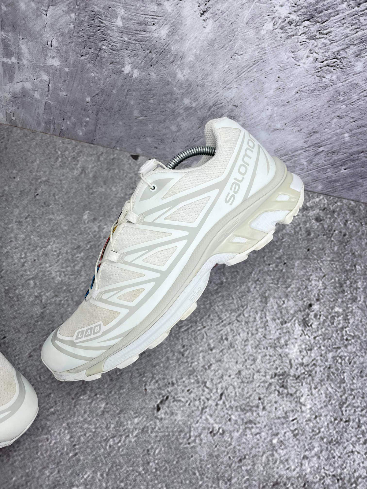 Salomon XT-6 White Lunar Rock — buty sportowe męskie w bardzo dobrym stanie rozmiar 44 1/3, zewnętrzny panel lewego buta