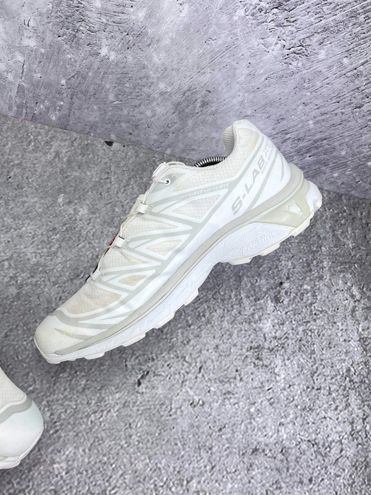 Salomon XT-6 White Lunar Rock — buty sportowe męskie w bardzo dobrym stanie rozmiar 44 1/3, wewnętrzny panel prawego buta