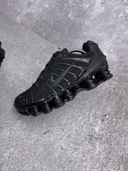 Nike Shox TL Black — buty sportowe damskie w bardzo dobrym stanie rozmiar 39, zewnętrzny panel lewego buta