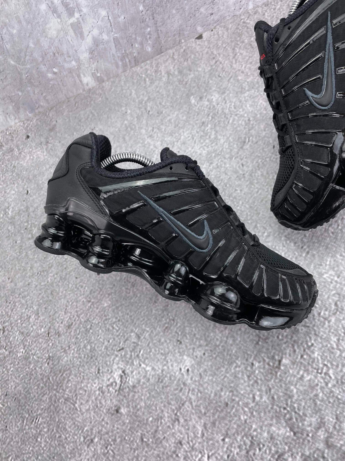Nike Shox TL Black — buty sportowe damskie w bardzo dobrym stanie rozmiar 39, wewnętrzny panel lewego buta