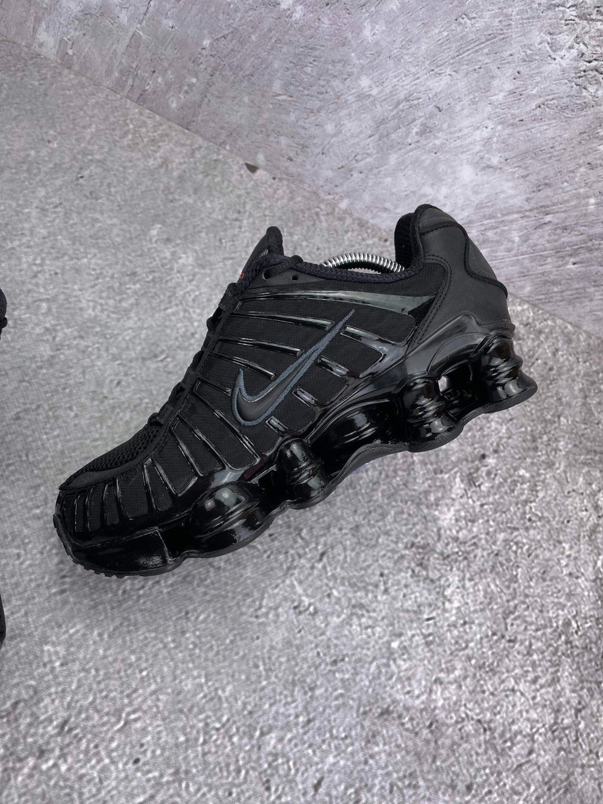 Nike Shox TL Black — buty sportowe damskie w bardzo dobrym stanie rozmiar 39, wewnętrzny panel prawego buta
