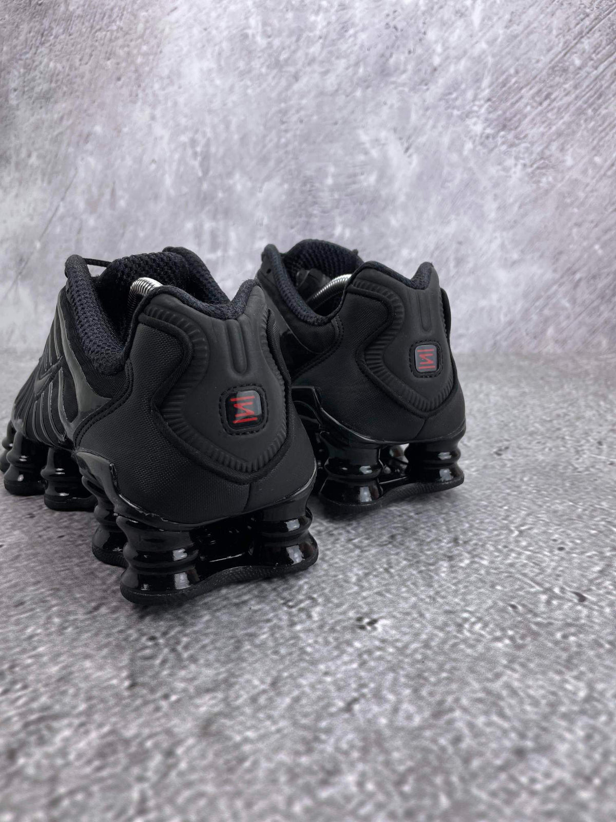 Nike Shox TL Black — buty sportowe damskie w bardzo dobrym stanie rozmiar 39, widok z tyłu