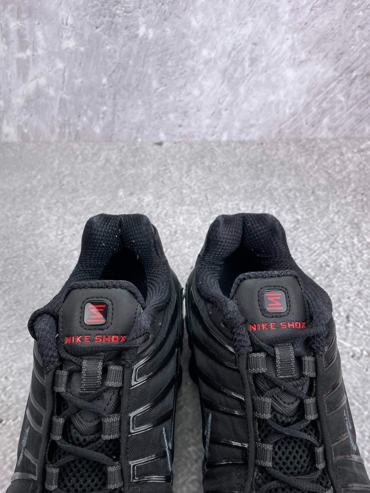 Nike Shox TL Black — buty sportowe damskie w bardzo dobrym stanie rozmiar 39, zapiętki butów