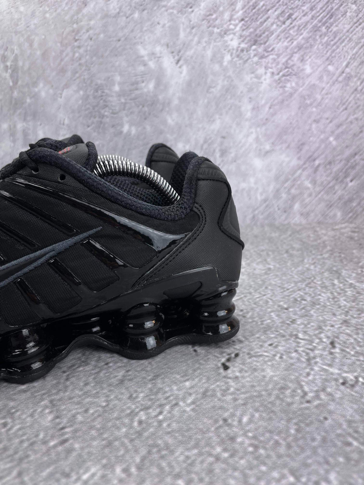 Nike Shox TL Black — buty sportowe damskie w bardzo dobrym stanie rozmiar 39, opcjonalne zdjęcie 1