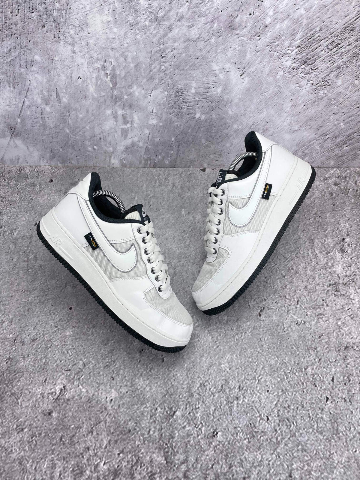 Nike Air Force 1 Low White Cordura — buty sportowe męskie w bardzo dobrym stanie rozmiar 42.5, widok z góry na zewnętrzną stronę butów