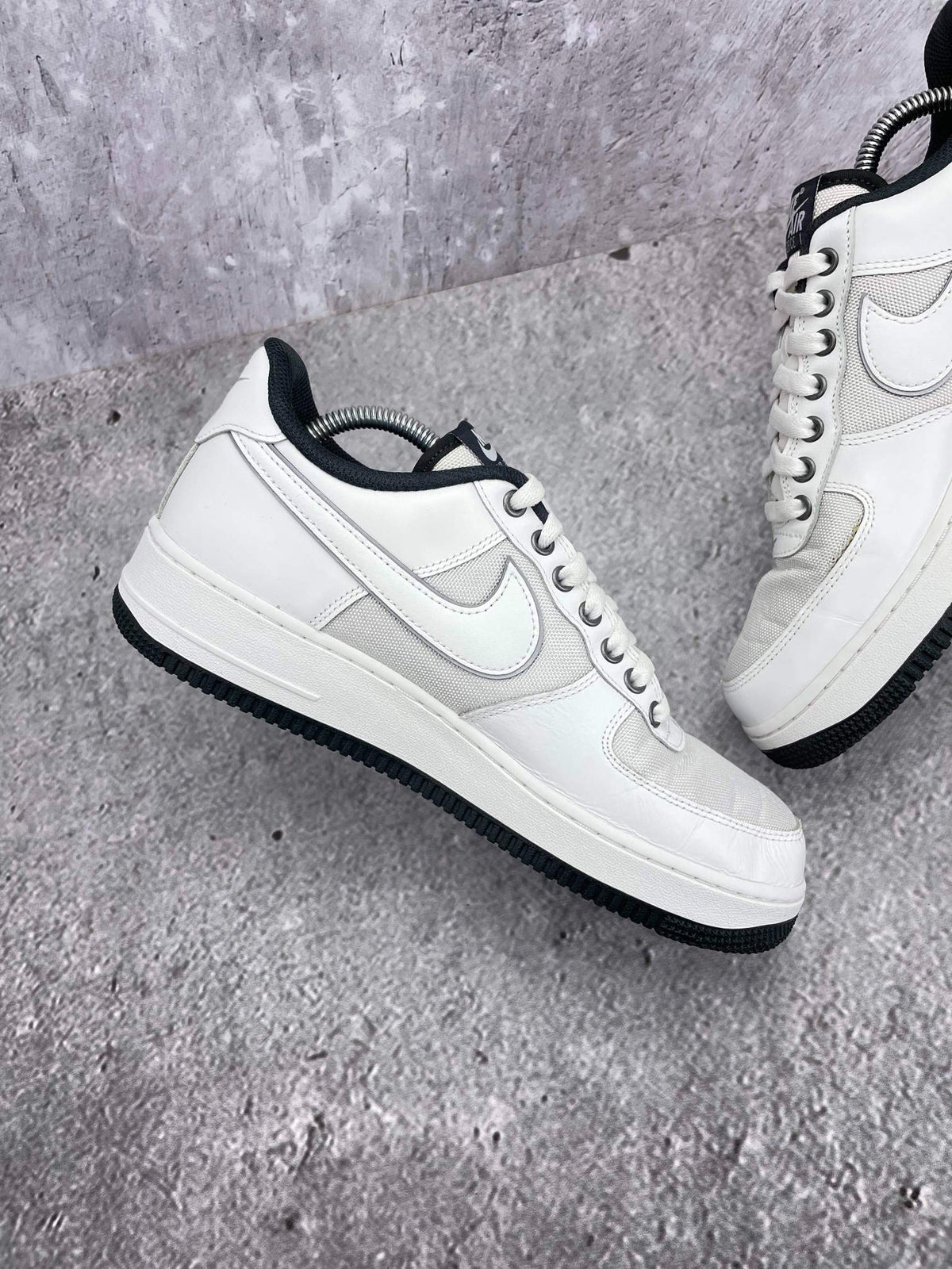 Nike Air Force 1 Low White Cordura — buty sportowe męskie w bardzo dobrym stanie rozmiar 42.5, wewnętrzny panel lewego buta