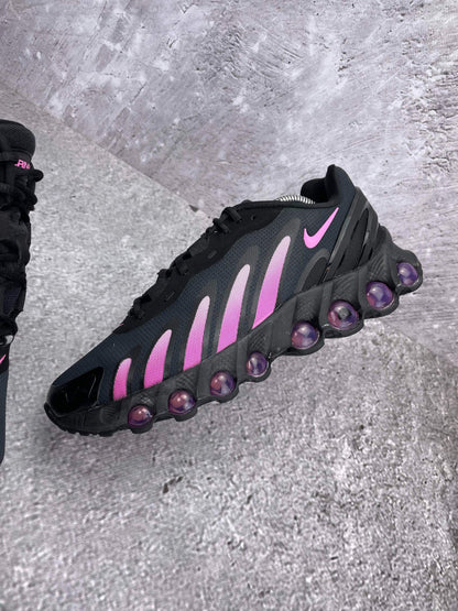 Nike Air Max Dn8 Black Pink Foam — buty sportowe męskie w bardzo dobrym stanie rozmiar 41, zewnętrzny panel lewego buta