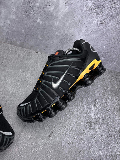 Nike Shox TL — buty sportowe męskie w bardzo dobrym stanie rozmiar 42, zewnętrzny panel lewego buta