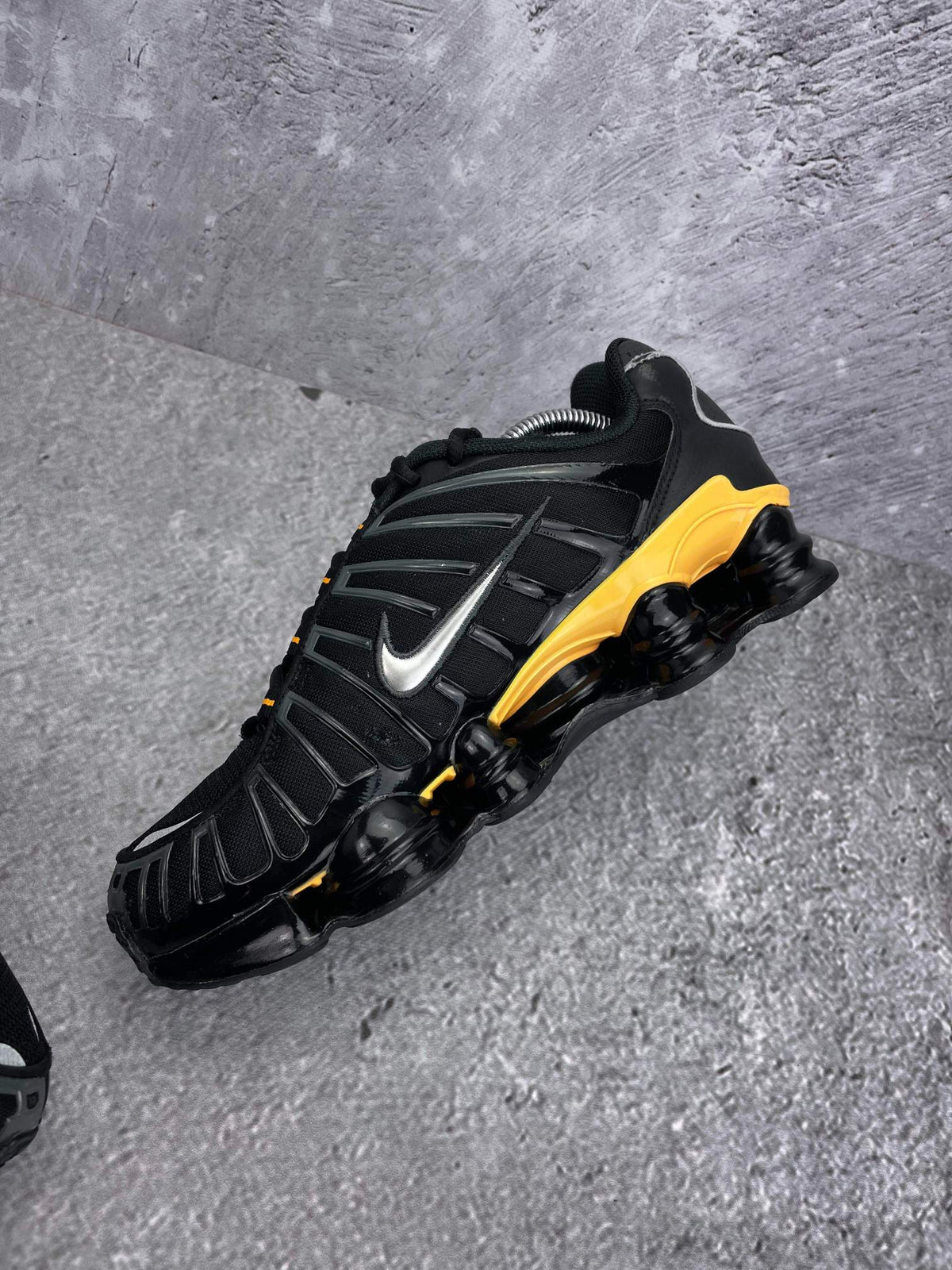 Nike Shox TL — buty sportowe męskie w bardzo dobrym stanie rozmiar 42, wewnętrzny panel prawego buta
