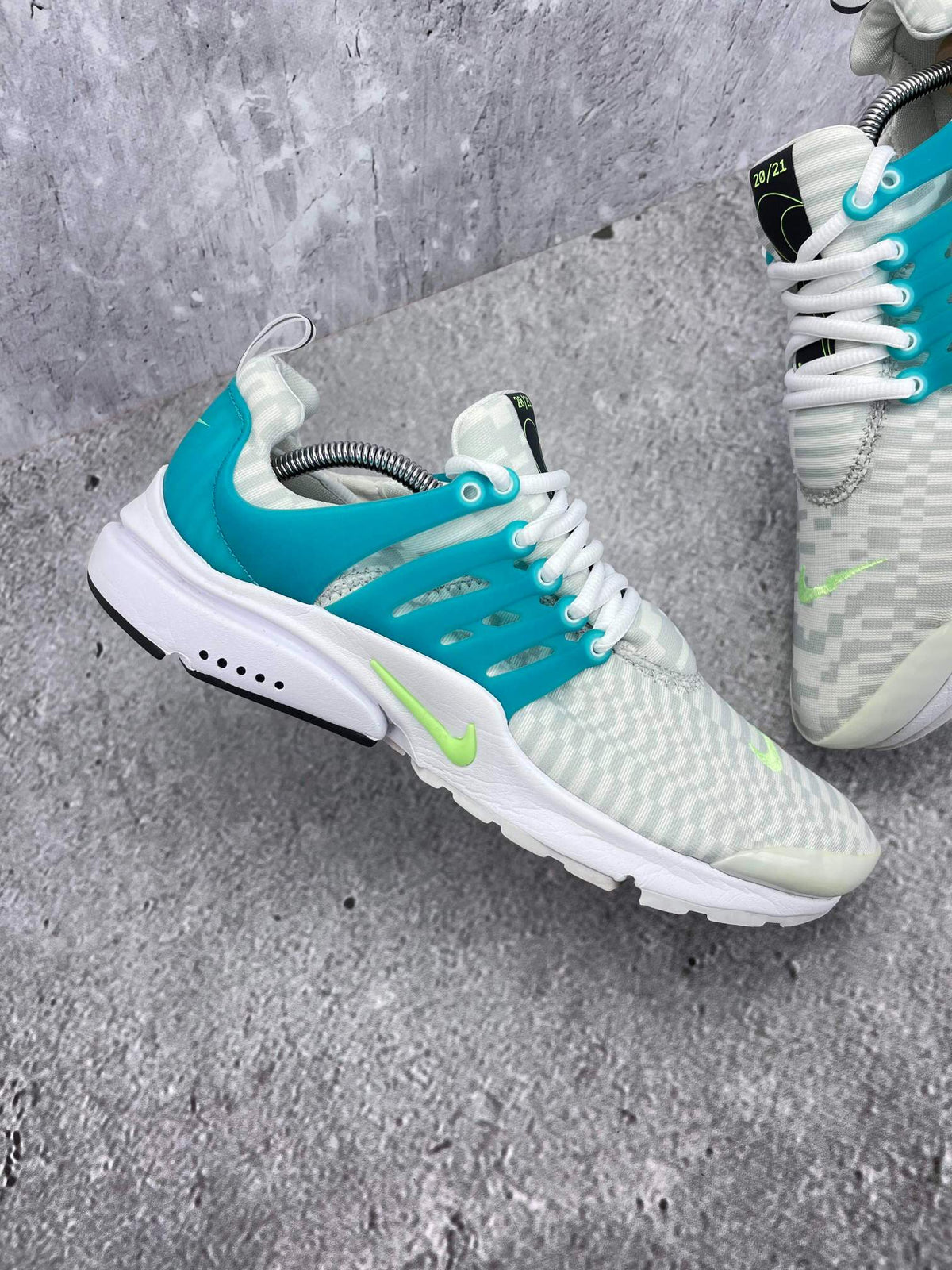 Nike Air Presto Lightning Swoosh — buty sportowe męskie w bardzo dobrym stanie rozmiar 42.5, zewnętrzny panel prawego buta