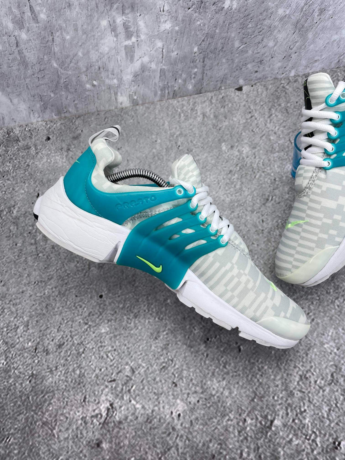 Nike Air Presto Lightning Swoosh — buty sportowe męskie w bardzo dobrym stanie rozmiar 42.5, wewnętrzny panel lewego buta