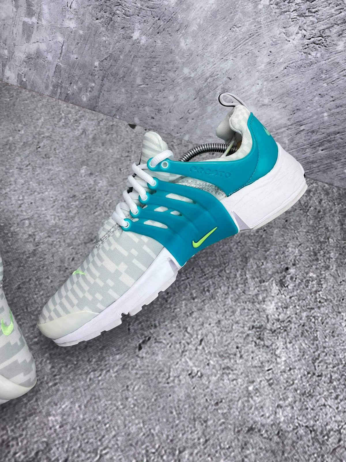 Nike Air Presto Lightning Swoosh — buty sportowe męskie w bardzo dobrym stanie rozmiar 42.5, wewnętrzny panel prawego buta