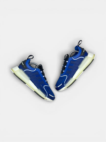 Adidas NMD V3 Royal Blue — buty sportowe męskie w bardzo dobrym stanie rozmiar 38, widok z góry na zewnętrzną stronę butów