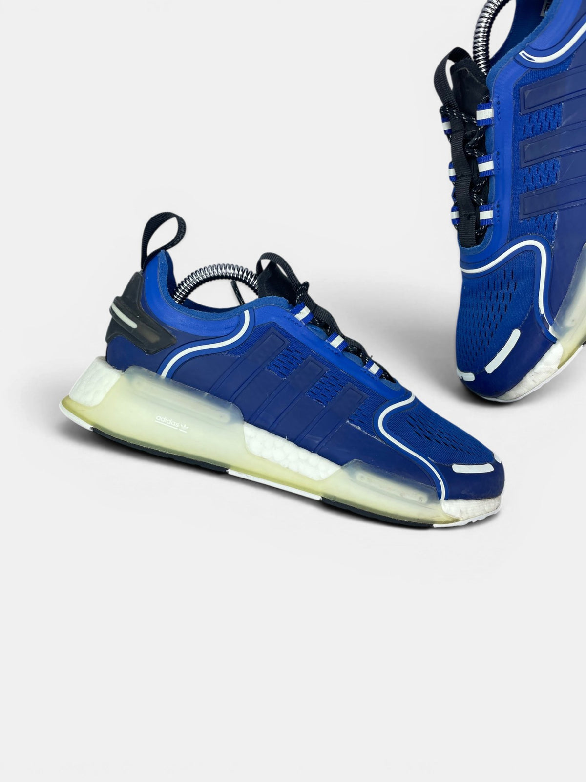 Adidas NMD V3 Royal Blue — buty sportowe męskie w bardzo dobrym stanie rozmiar 38, zewnętrzny panel lewego buta