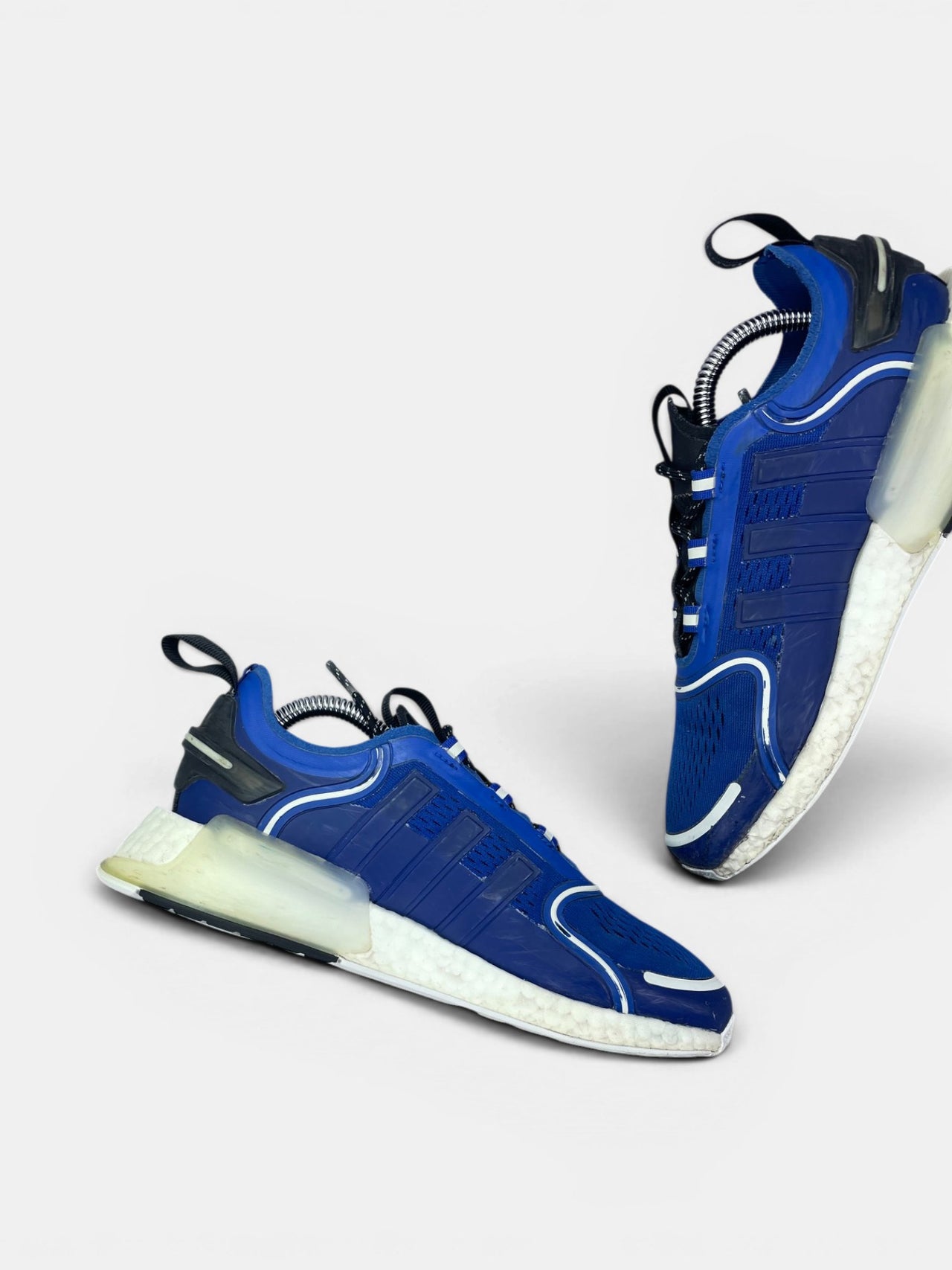 Adidas NMD V3 Royal Blue — buty sportowe męskie w bardzo dobrym stanie rozmiar 38, wewnętrzny panel lewego buta