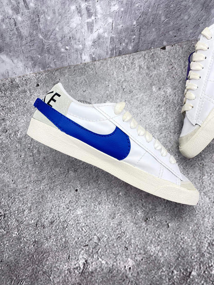 Nike Blazer Low '77 Jumbo White Old Royal — buty sportowe męskie w bardzo dobrym stanie rozmiar 43, wewnętrzny panel lewego buta