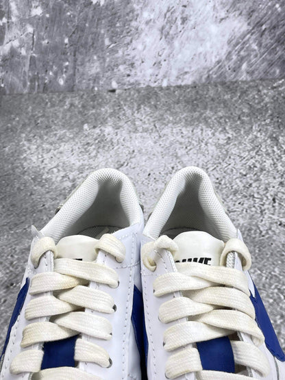 Nike Blazer Low '77 Jumbo White Old Royal — buty sportowe męskie w bardzo dobrym stanie rozmiar 43, zapiętki butów