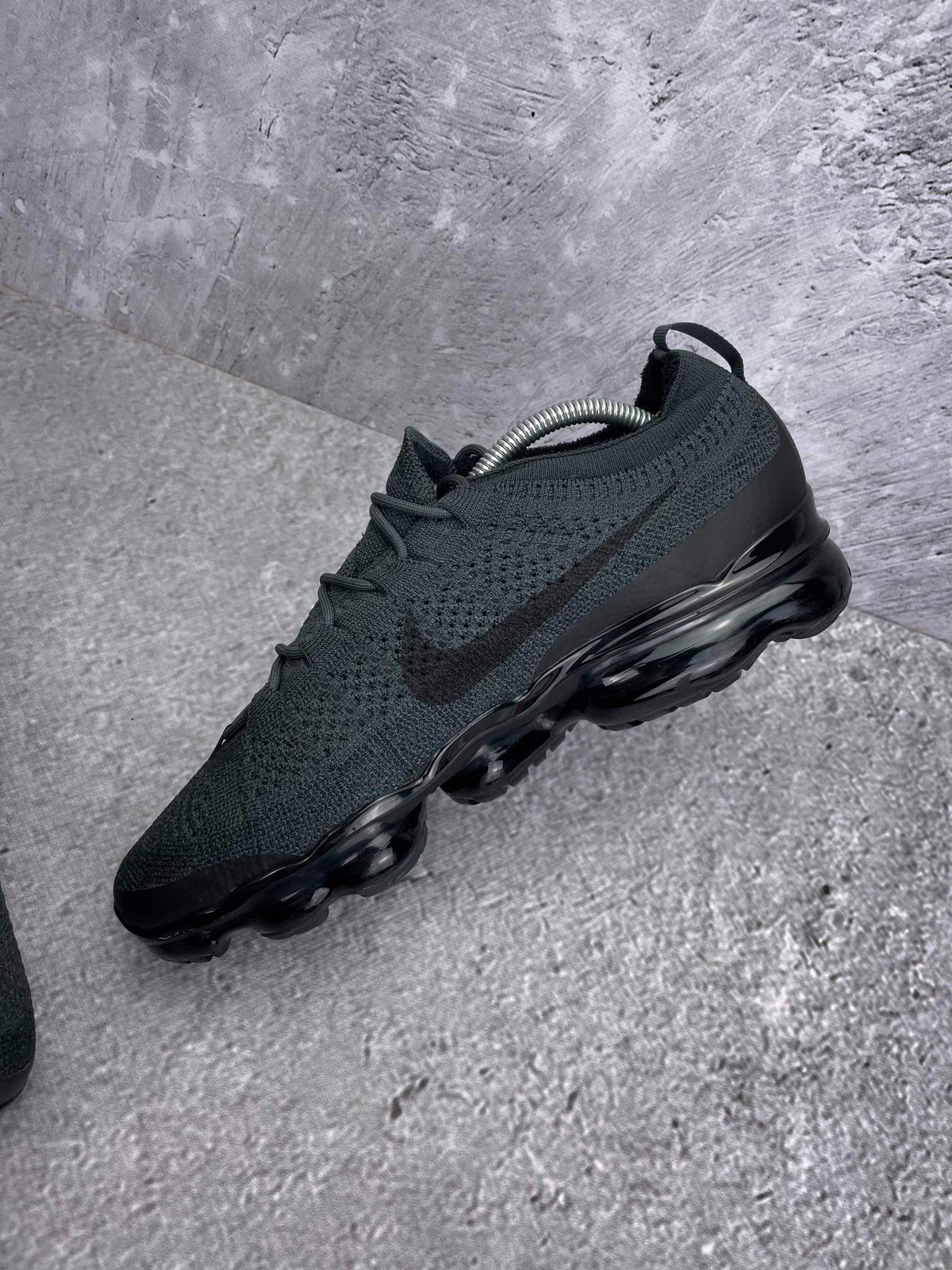 Nike Air VaporMax 2023 Flyknit Anthracite Black — buty sportowe męskie w bardzo dobrym stanie rozmiar 44, wewnętrzny panel prawego buta