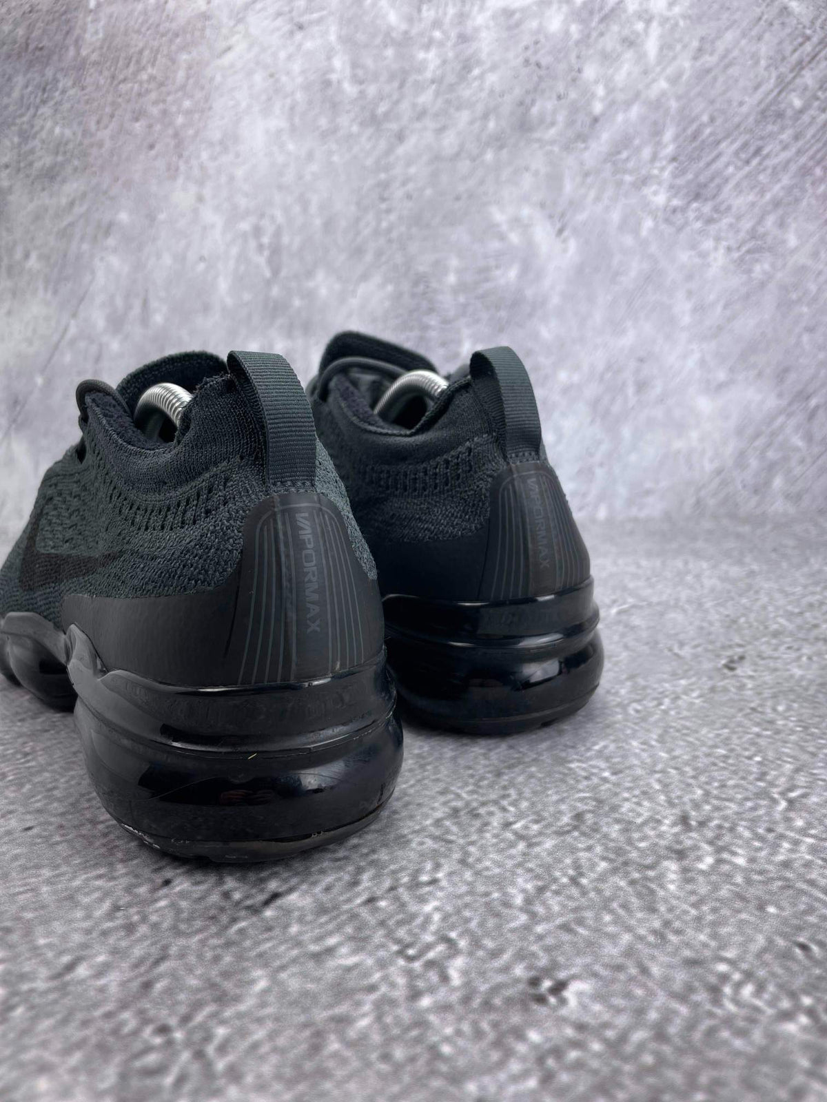 Nike Air VaporMax 2023 Flyknit Anthracite Black — buty sportowe męskie w bardzo dobrym stanie rozmiar 44, widok z tyłu