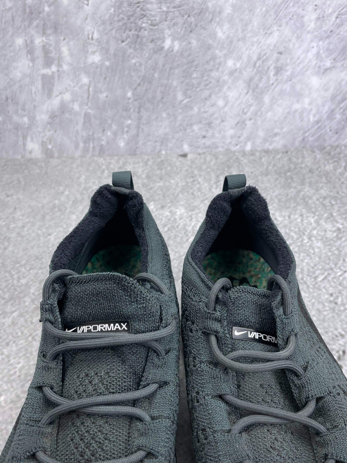 Nike Air VaporMax 2023 Flyknit Anthracite Black — buty sportowe męskie w bardzo dobrym stanie rozmiar 44, zapiętki butów