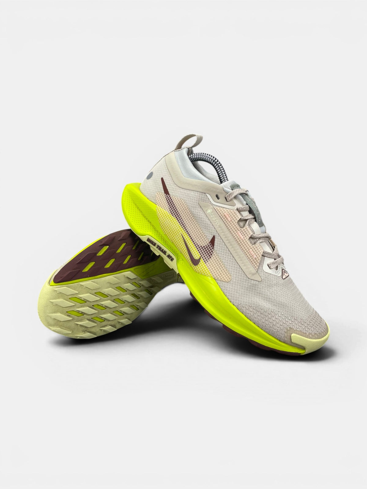 Nike Pegasus Trail 5 GORE-TEX — buty sportowe damskie w bardzo dobrym stanie rozmiar 38, boczny profil