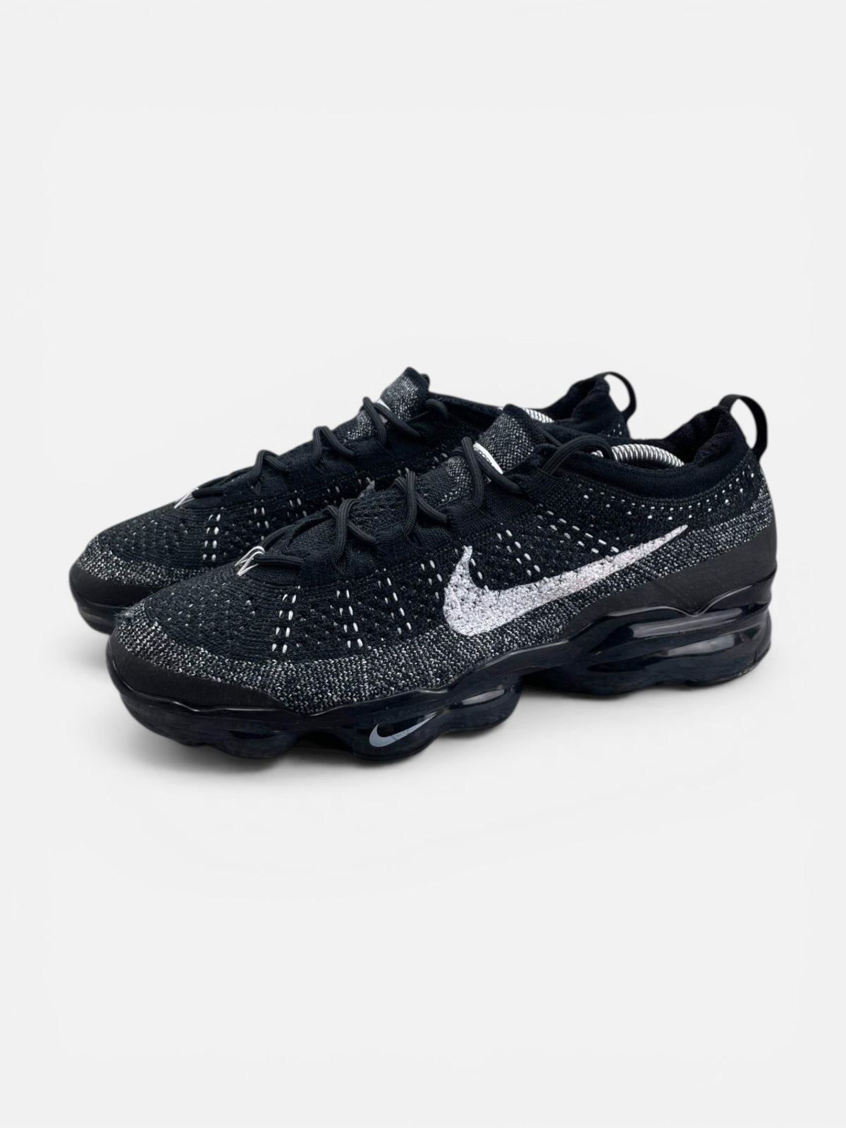 Nike Air VaporMax 2023 Flyknit Oreo — buty sportowe męskie w bardzo dobrym stanie rozmiar 43, widok z boku