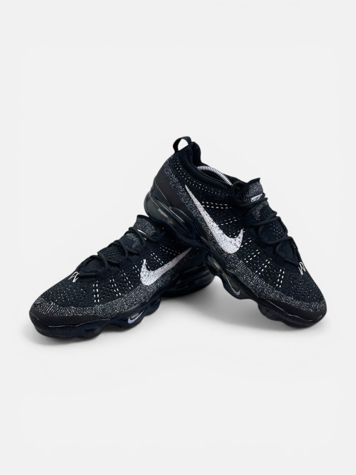 Nike Air VaporMax 2023 Flyknit Oreo — buty sportowe męskie w bardzo dobrym stanie rozmiar 43, boczny profil