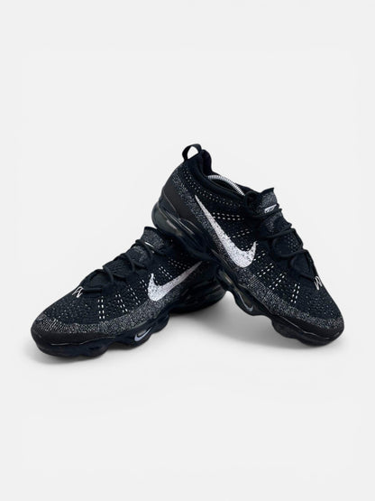 Nike Air VaporMax 2023 Flyknit Oreo — buty sportowe męskie w bardzo dobrym stanie rozmiar 43, boczny profil