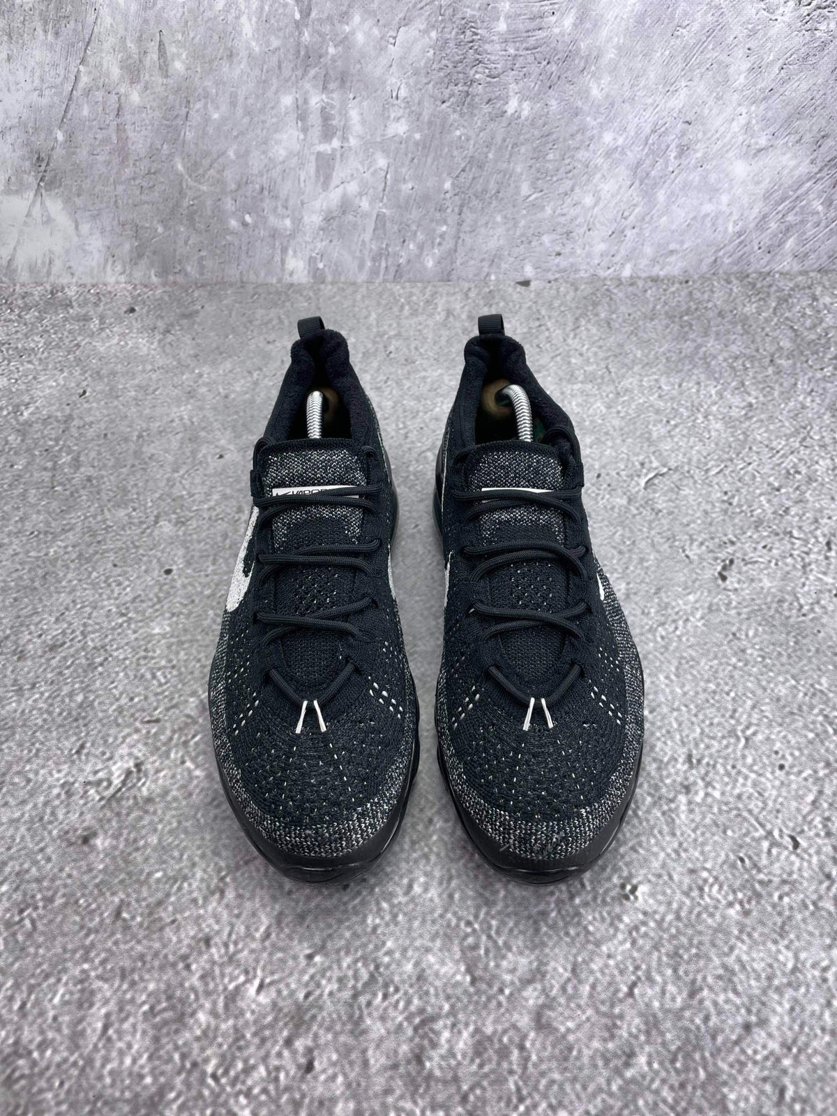 Nike Air VaporMax 2023 Flyknit Oreo — buty sportowe męskie w bardzo dobrym stanie rozmiar 43, widok z góry
