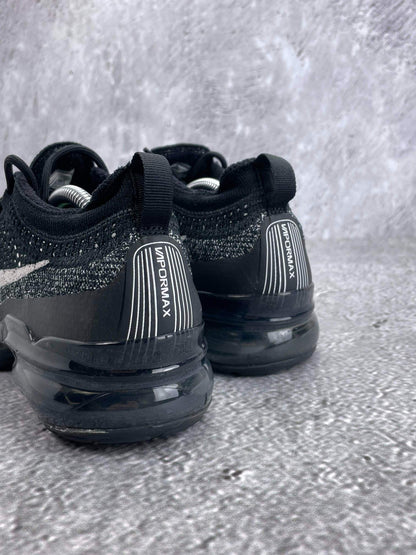 Nike Air VaporMax 2023 Flyknit Oreo — buty sportowe męskie w bardzo dobrym stanie rozmiar 43, widok z tyłu