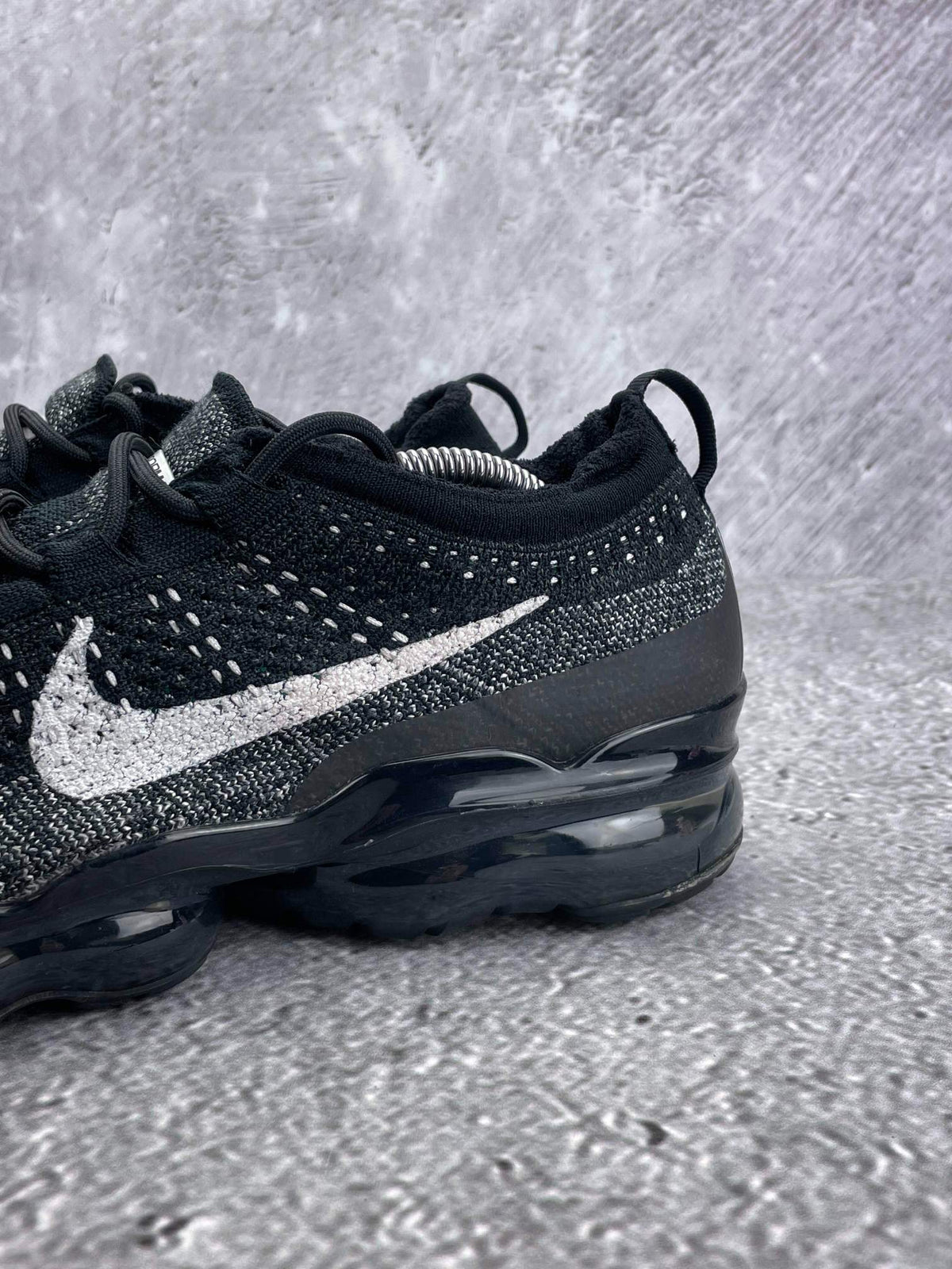 Nike Air VaporMax 2023 Flyknit Oreo — buty sportowe męskie w bardzo dobrym stanie rozmiar 43, opcjonalne zdjęcie 1
