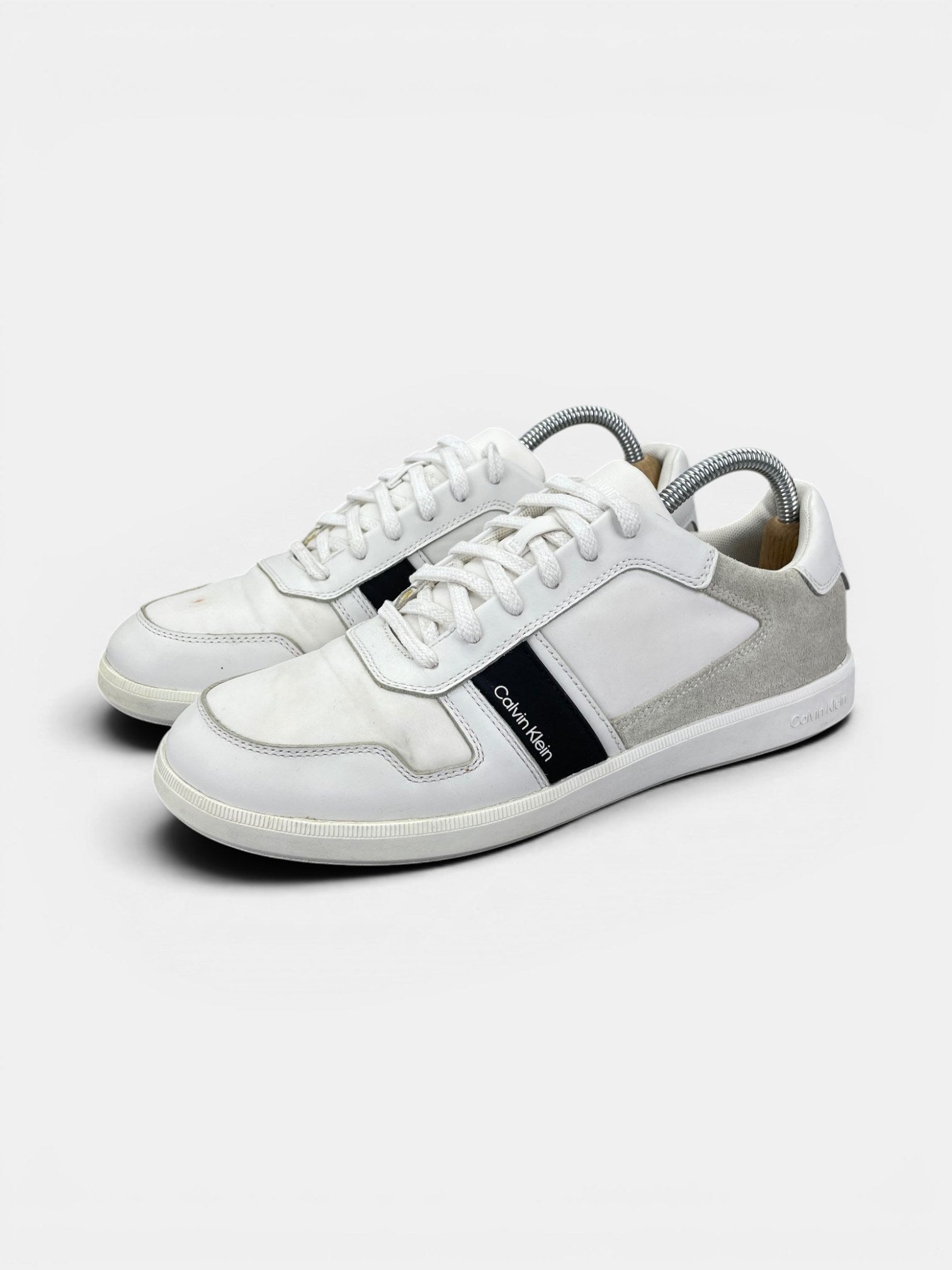 Calvin Klein Sneakers — buty sportowe męskie w bardzo dobrym stanie rozmiar 41, widok z boku