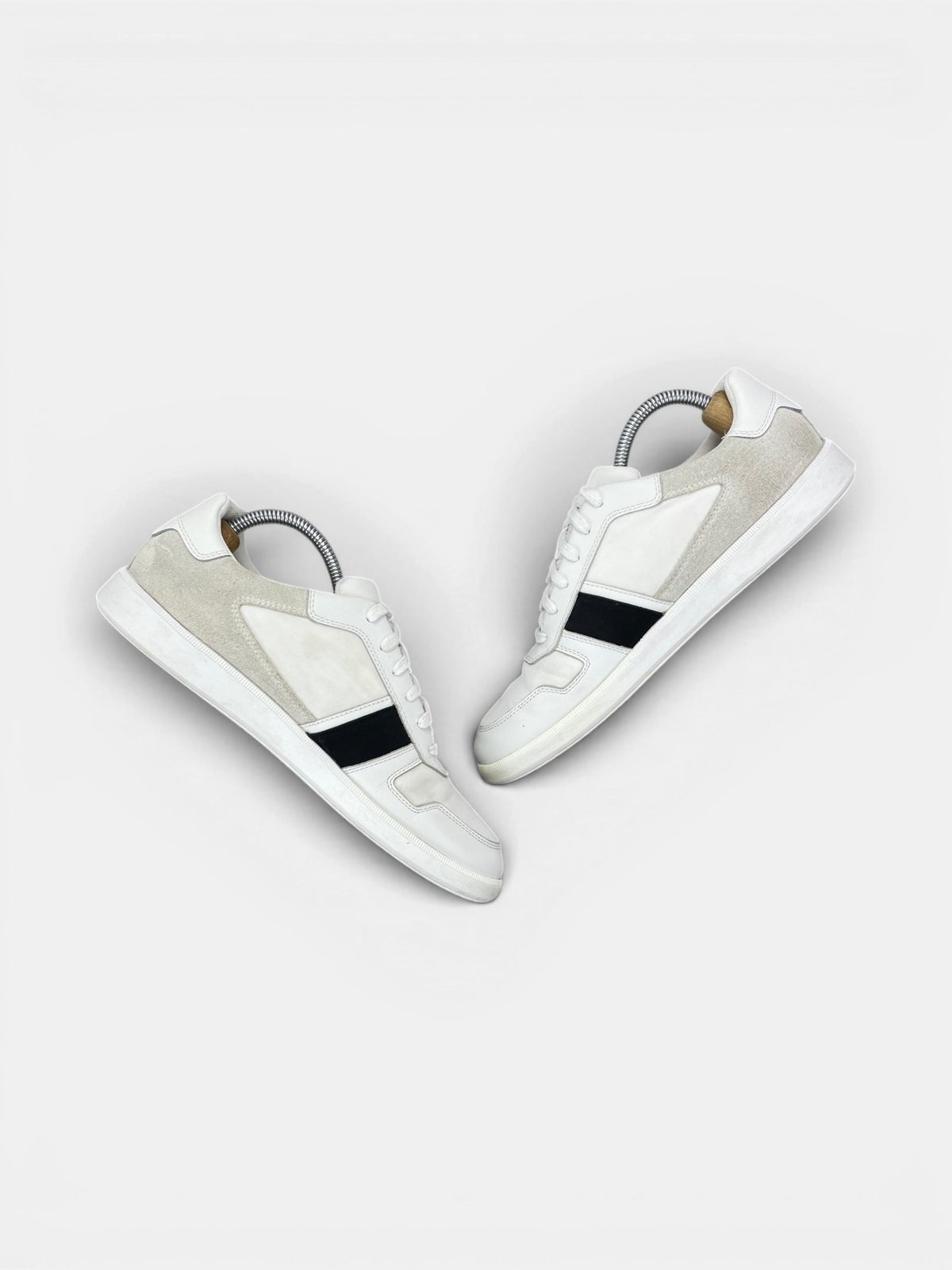 Calvin Klein Sneakers — buty sportowe męskie w bardzo dobrym stanie rozmiar 41, zewnętrzny panel prawego buta