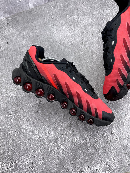 Nike Air Max Dn8 Black Bright Crimson — buty sportowe męskie w bardzo dobrym stanie rozmiar 44.5, wewnętrzny panel lewego buta