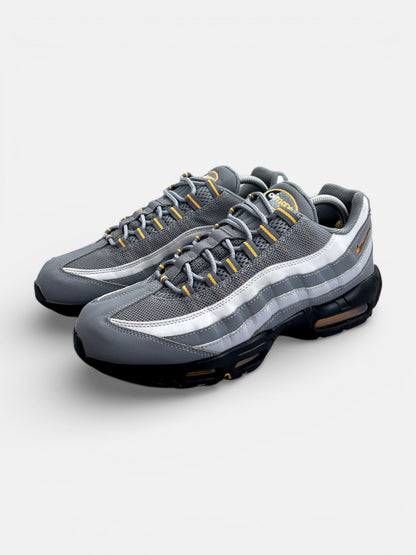 Nike Air Max 95 Cool Grey Sundial — buty sportowe męskie w bardzo dobrym stanie rozmiar 44, widok z boku