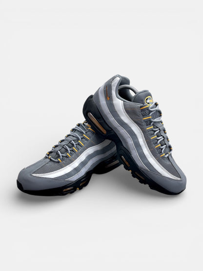 Nike Air Max 95 Cool Grey Sundial — buty sportowe męskie w bardzo dobrym stanie rozmiar 44, boczny profil