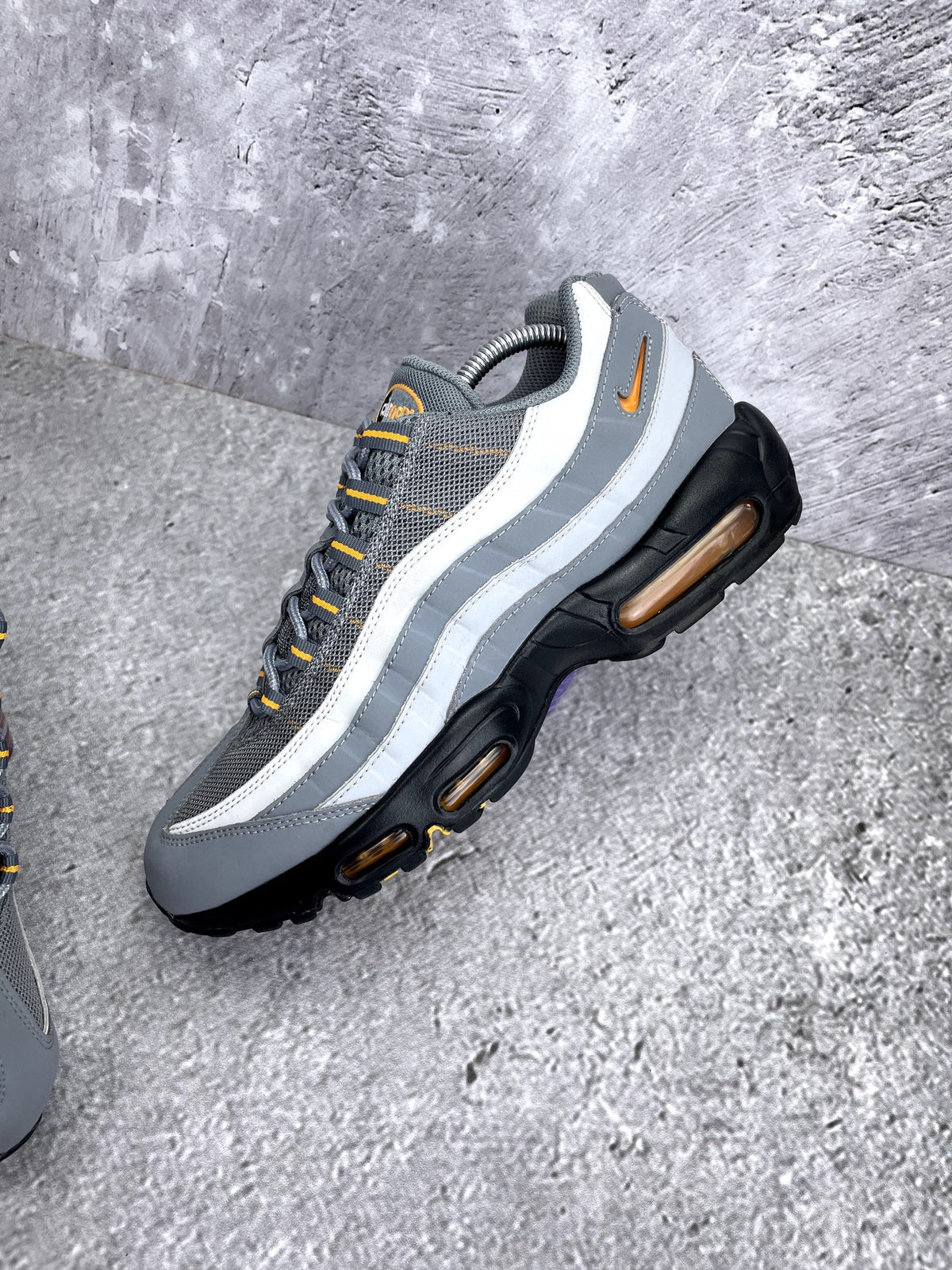 Nike Air Max 95 Cool Grey Sundial — buty sportowe męskie w bardzo dobrym stanie rozmiar 44, zewnętrzny panel lewego buta