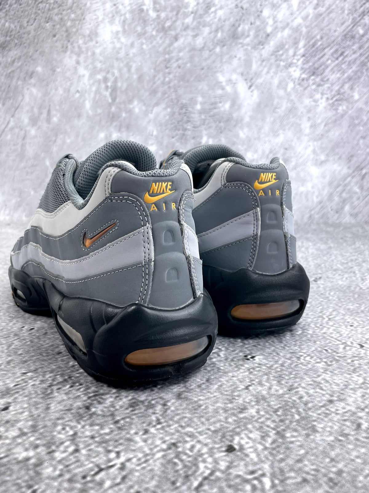 Nike Air Max 95 Cool Grey Sundial — buty sportowe męskie w bardzo dobrym stanie rozmiar 44, widok z tyłu