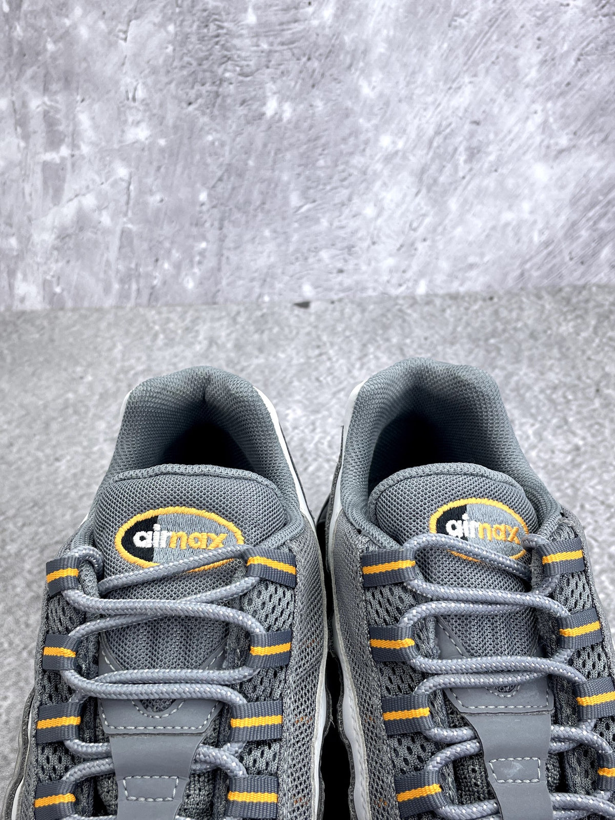 Nike Air Max 95 Cool Grey Sundial — buty sportowe męskie w bardzo dobrym stanie rozmiar 44, zapiętki butów