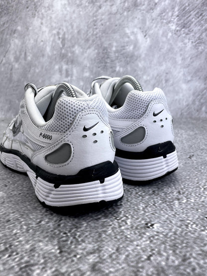 Nike P-6000 P-6000 Metallic Silver — buty sportowe męskie w bardzo dobrym stanie rozmiar 42.5, widok z tyłu