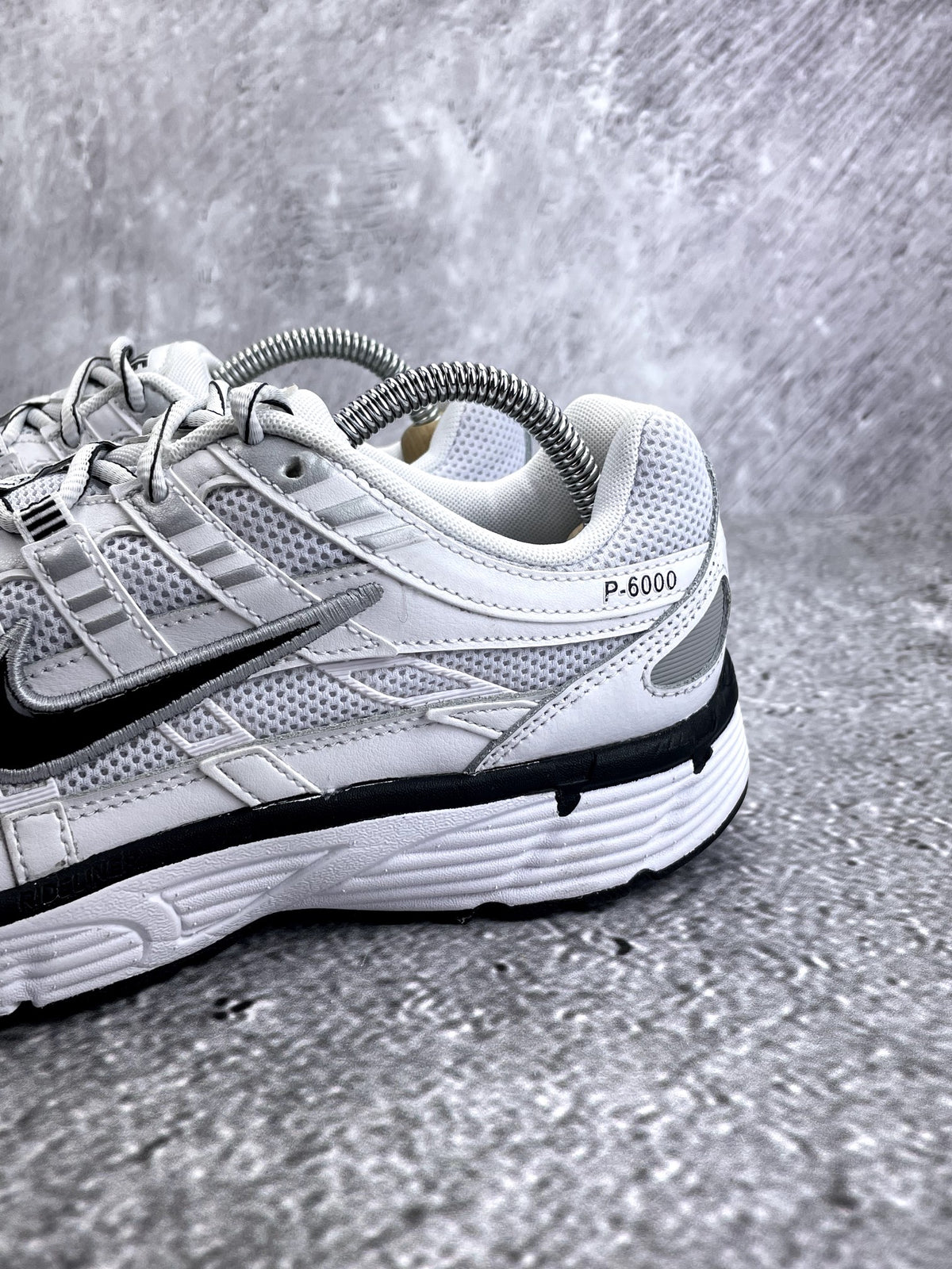 Nike P-6000 P-6000 Metallic Silver — buty sportowe męskie w bardzo dobrym stanie rozmiar 42.5, opcjonalne zdjęcie 1