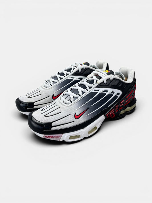 Nike Air Max Plus 3 Black Red — buty sportowe męskie w bardzo dobrym stanie rozmiar 44, widok z boku