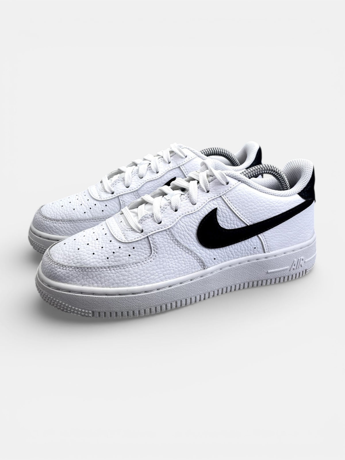 Nike Air Force 1 Low '07 White Black — buty sportowe damskie w bardzo dobrym stanie rozmiar 38, widok z boku