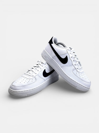 Nike Air Force 1 Low '07 White Black — buty sportowe damskie w bardzo dobrym stanie rozmiar 38, boczny profil