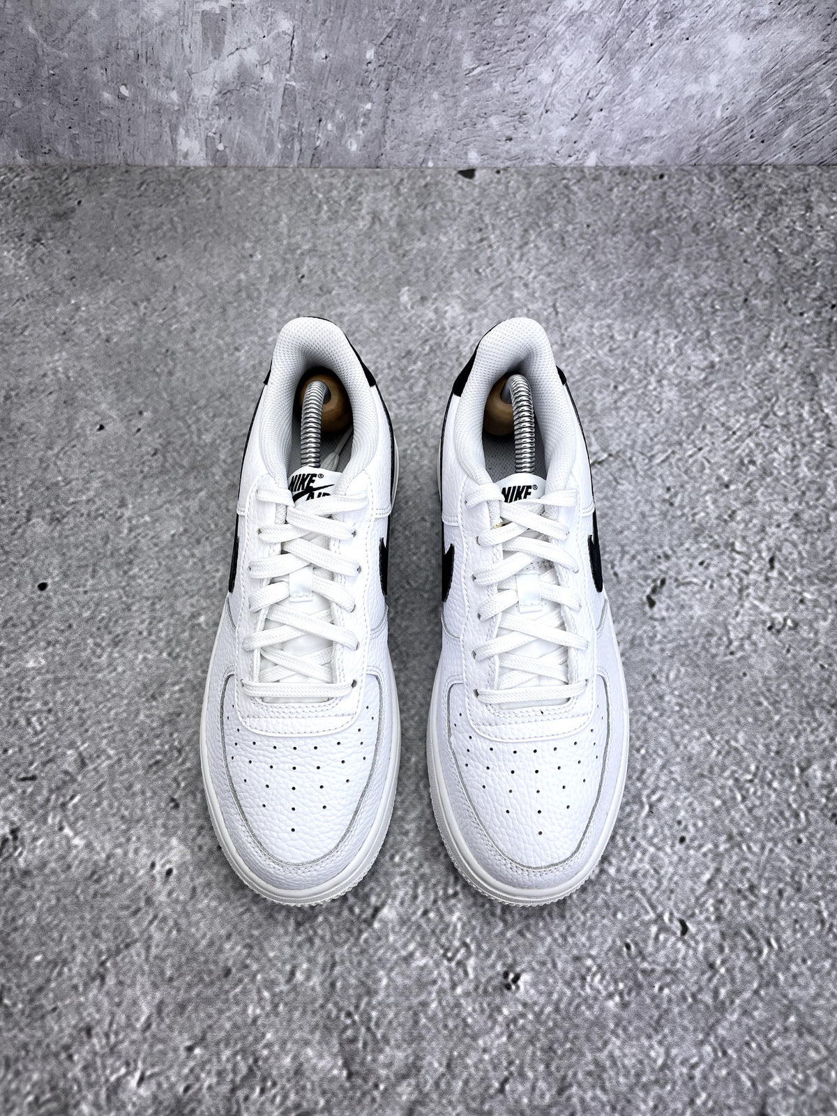 Nike Air Force 1 Low '07 White Black — buty sportowe damskie w bardzo dobrym stanie rozmiar 38, widok z góry