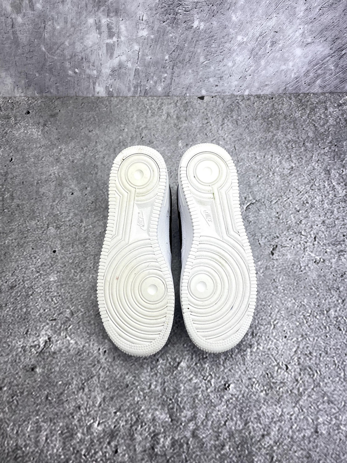 Nike Air Force 1 Low '07 White Black — buty sportowe damskie w bardzo dobrym stanie rozmiar 38, podeszwa