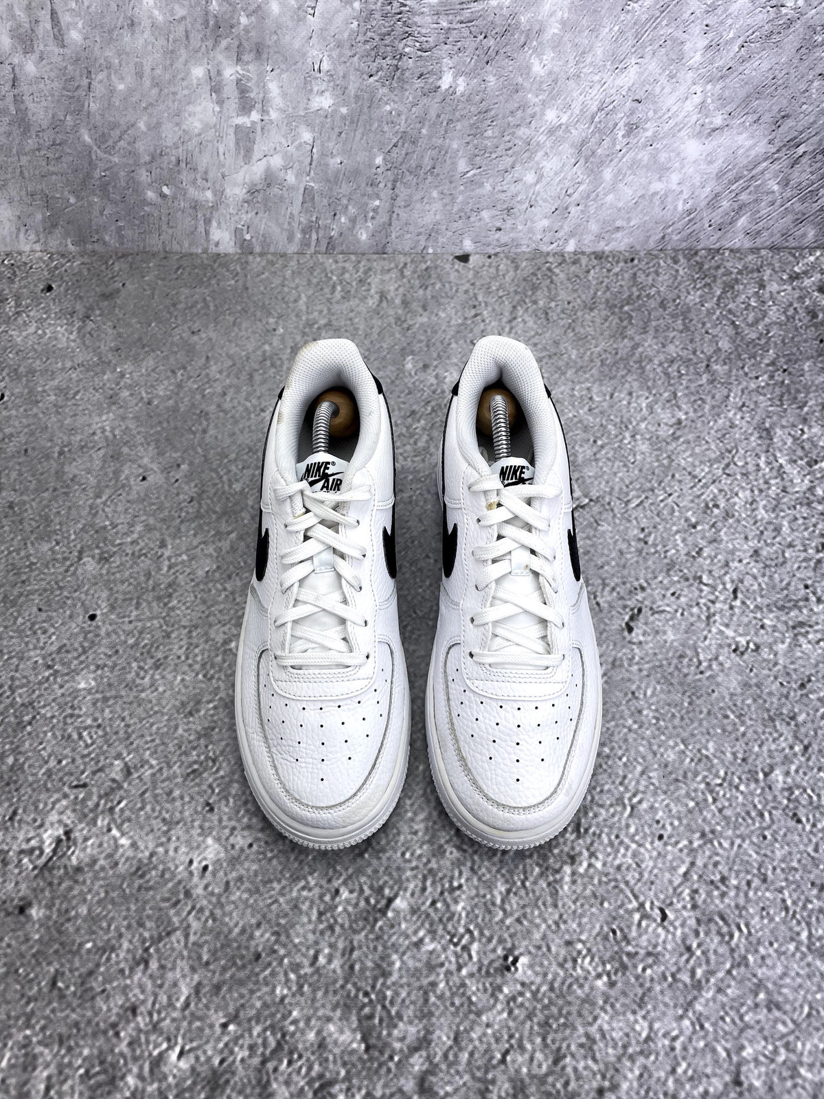 Nike Air Force 1 Low '07 White Black — buty sportowe damskie w bardzo dobrym stanie rozmiar 39, widok z góry
