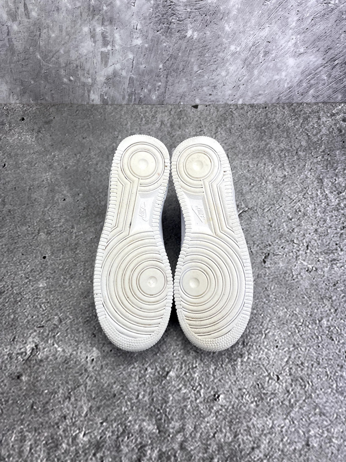 Nike Air Force 1 Low '07 White Black — buty sportowe damskie w bardzo dobrym stanie rozmiar 39, podeszwa