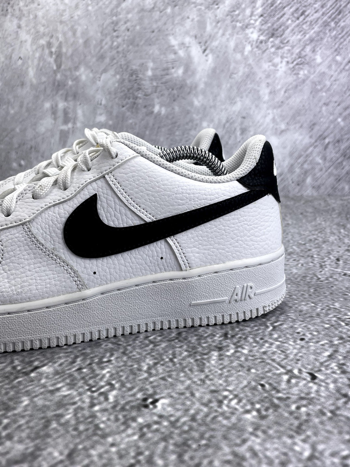 Nike Air Force 1 Low '07 White Black — buty sportowe damskie w bardzo dobrym stanie rozmiar 39, opcjonalne zdjęcie 1